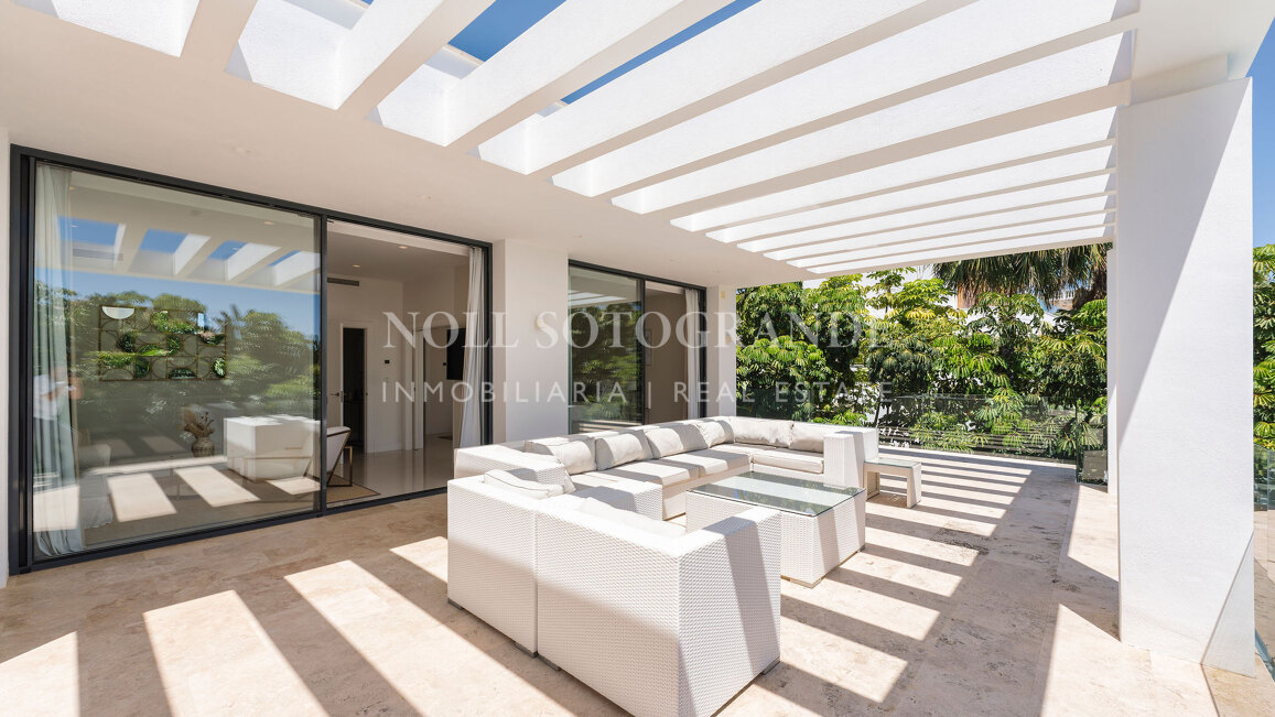 Villa for sale in La Quinta, Benahavis