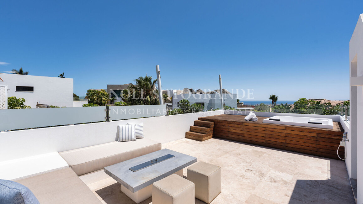 Villa for sale in La Quinta, Benahavis