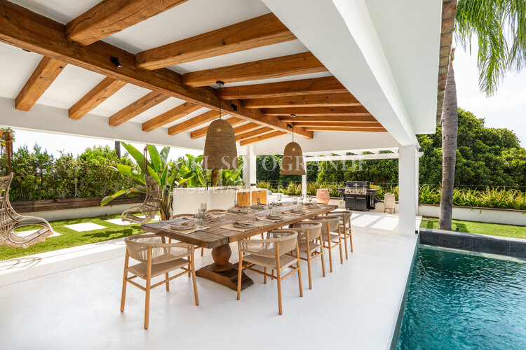 Villa en venta en Los Naranjos, Nueva Andalucia