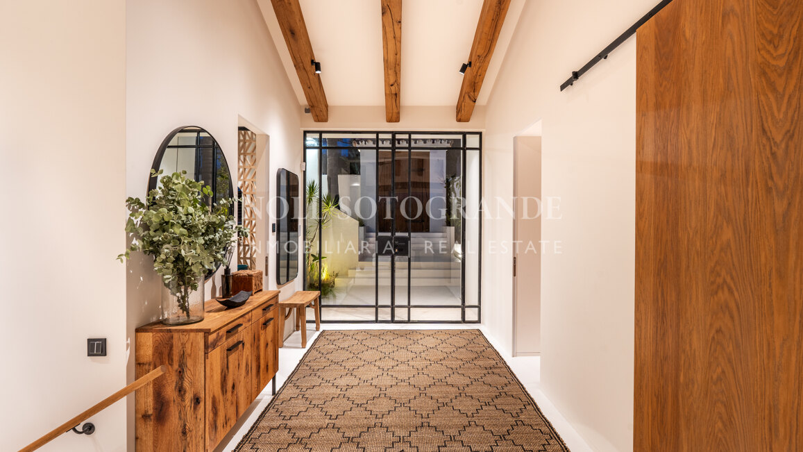 Villa zum Verkauf in Los Naranjos, Nueva Andalucia