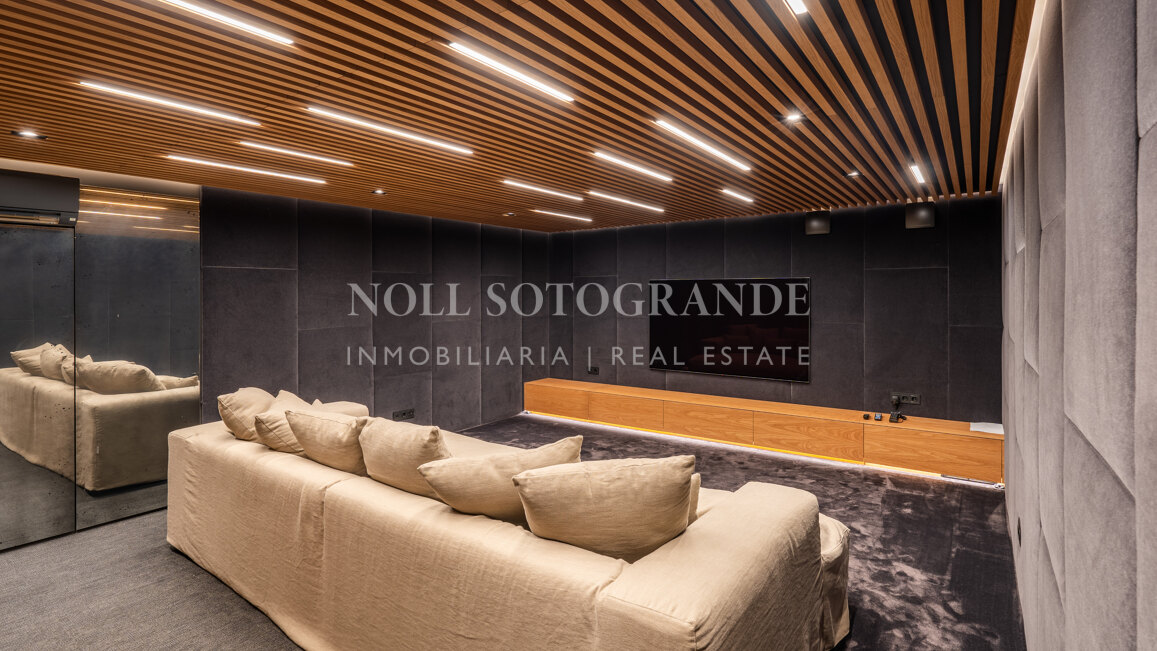 Villa zum Verkauf in Los Naranjos, Nueva Andalucia