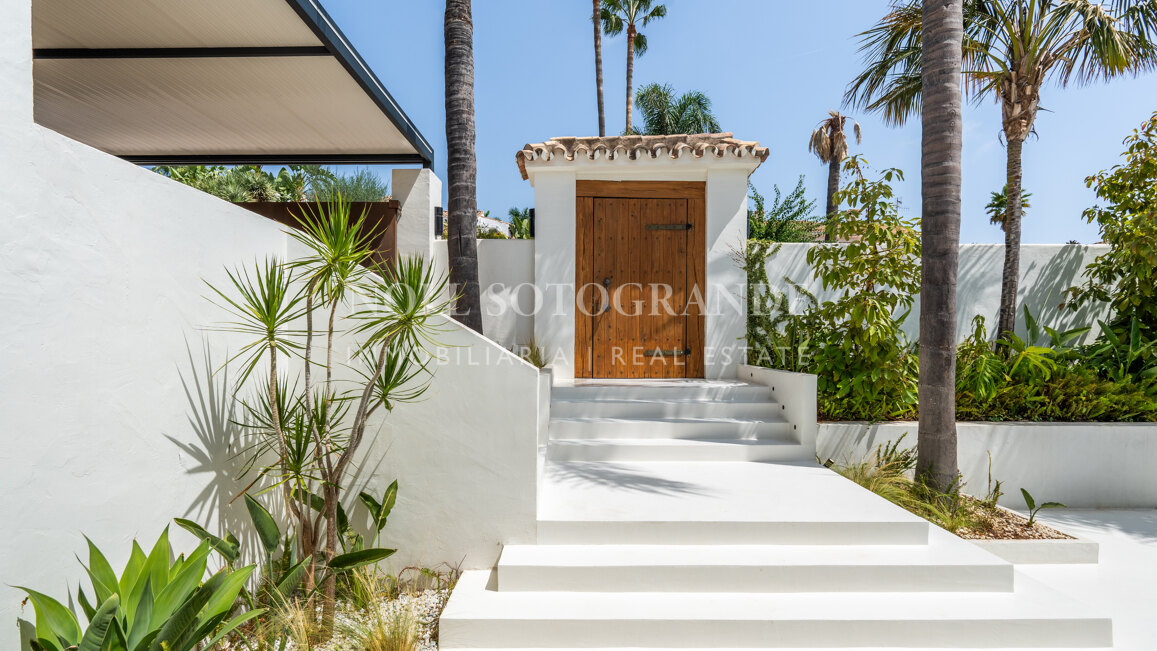 Villa zum Verkauf in Los Naranjos, Nueva Andalucia