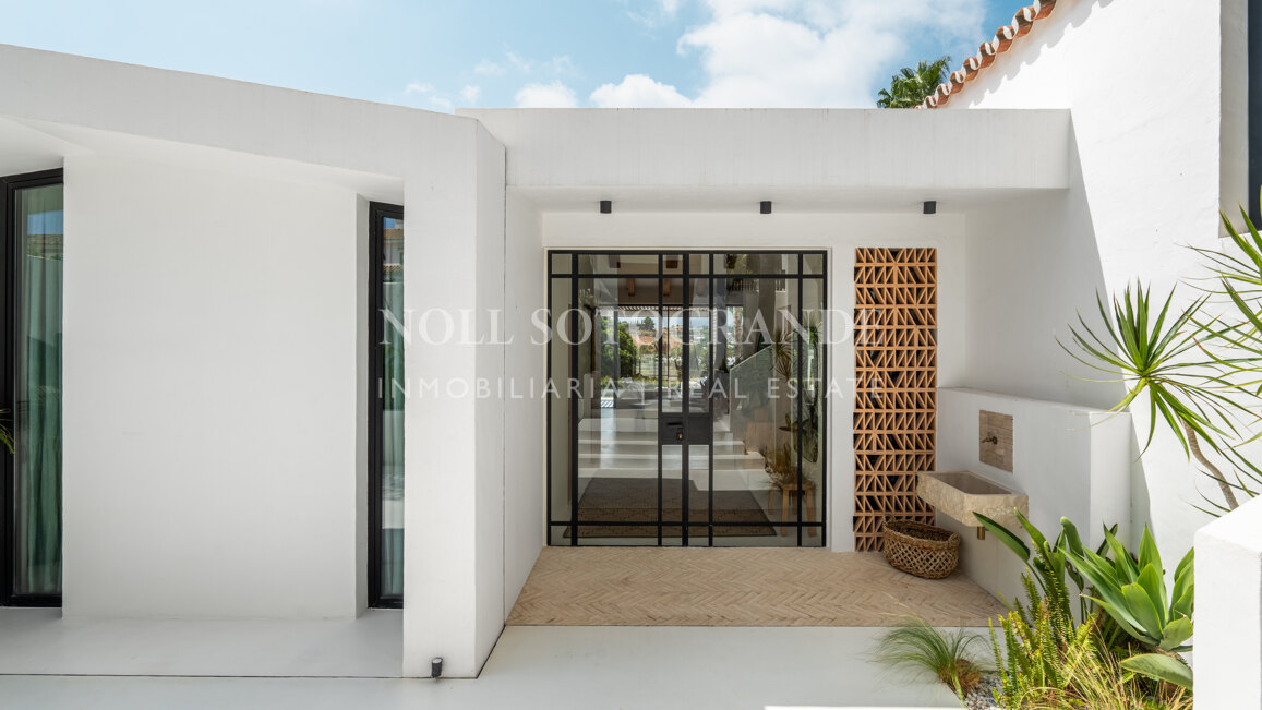 Villa zum Verkauf in Los Naranjos, Nueva Andalucia