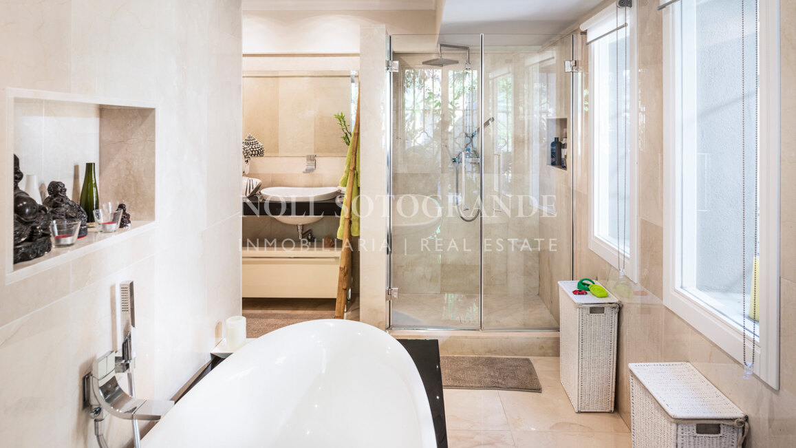 Villa zum Verkauf in Fuente del Espanto, Benahavis