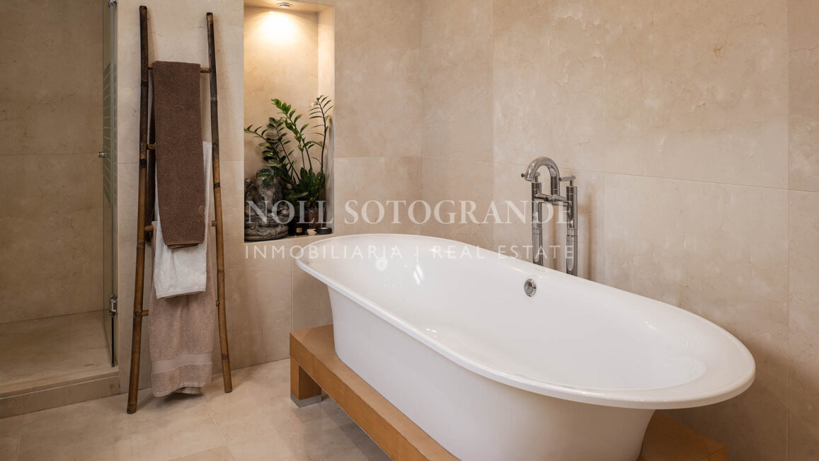 Villa zum Verkauf in Fuente del Espanto, Benahavis