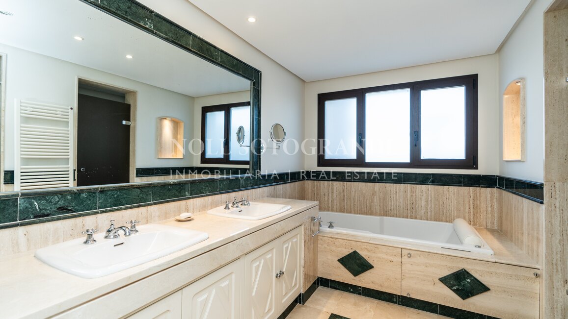 Wohnung zum Verkauf in Aloha Park, Nueva Andalucia