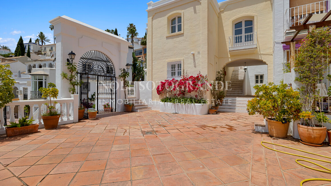 Encantadora adosada 3 dormitorios con vistas a la montaña en La Heredia, Benahavís