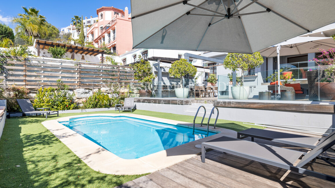 Recently refurbished Andalusian style 5-bed townhouse in Benahavis