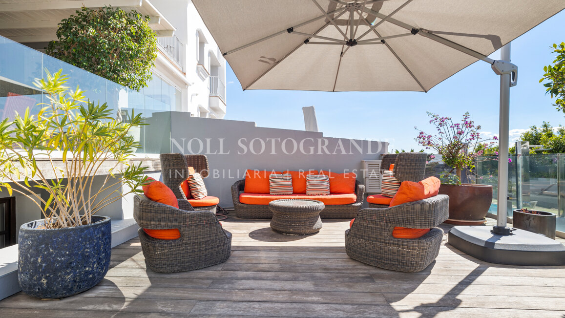 Recently refurbished Andalusian style 5-bed townhouse in Benahavis