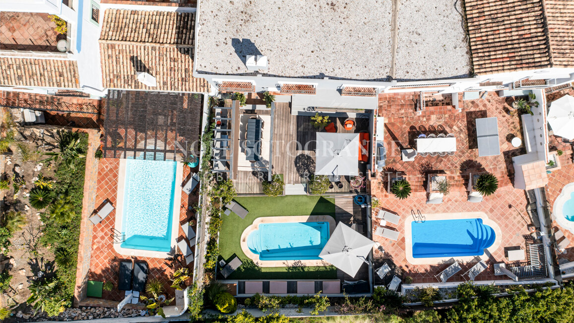 Recently refurbished Andalusian style 5-bed townhouse in Benahavis