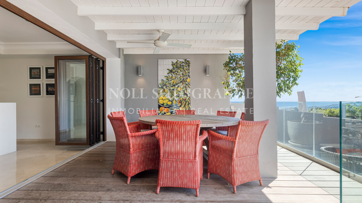 Recently refurbished Andalusian style 5-bed townhouse in Benahavis