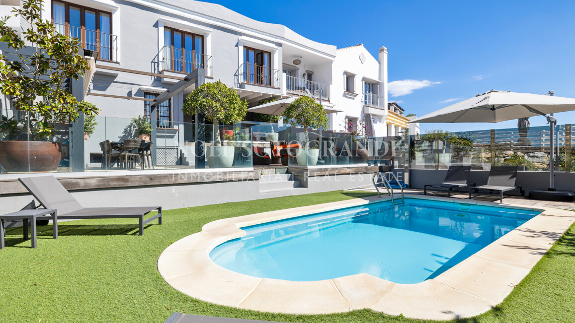 Recently refurbished Andalusian style 5-bed townhouse in Benahavis