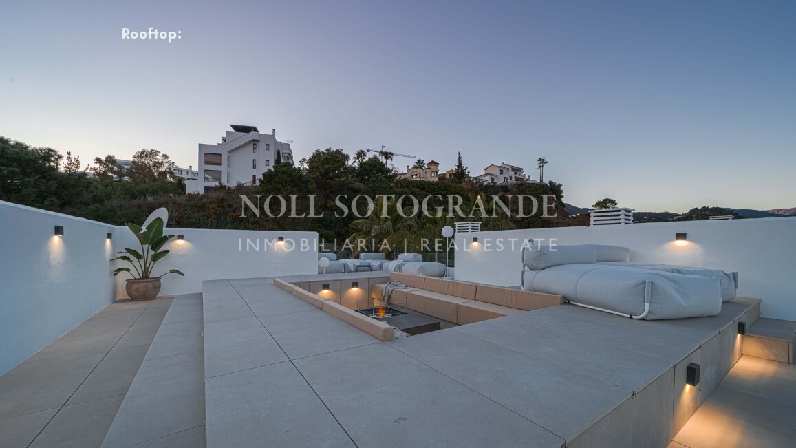 Totally Refurbished 2 Bedroom Penthouse with Panoramic Views In La Quinta