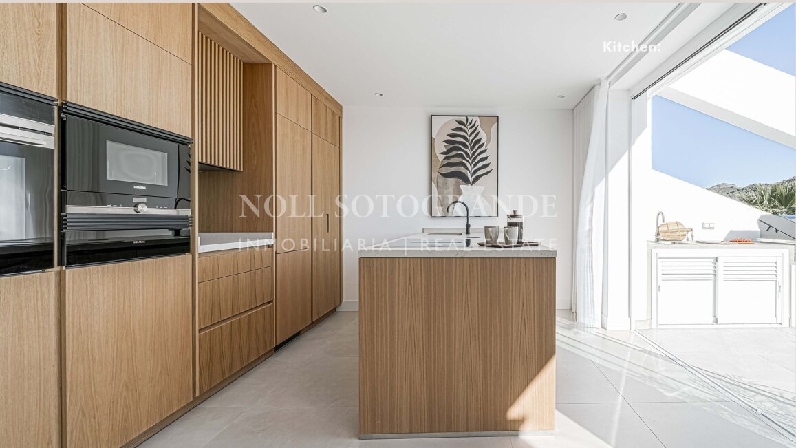 Totally Refurbished 2 Bedroom Penthouse with Panoramic Views In La Quinta