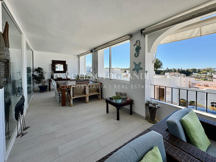 Fully refurbished 2-bedroom apartment in a frontline La Quinta Golf complex
