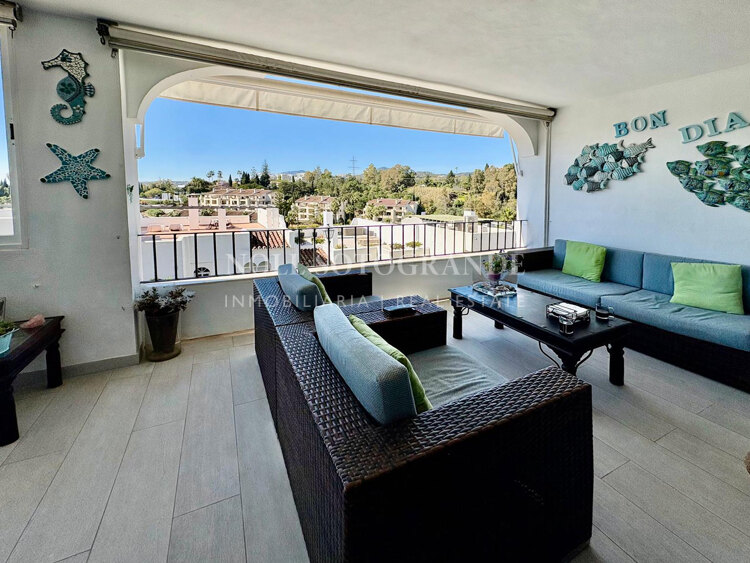 Fully refurbished 2-bedroom apartment in a frontline La Quinta Golf complex