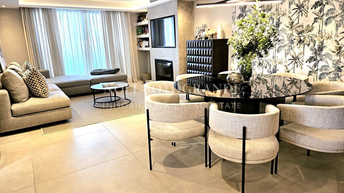 Superb, refurbished, contemporary 3 bedroom corner townhouse San Pedro beachside!