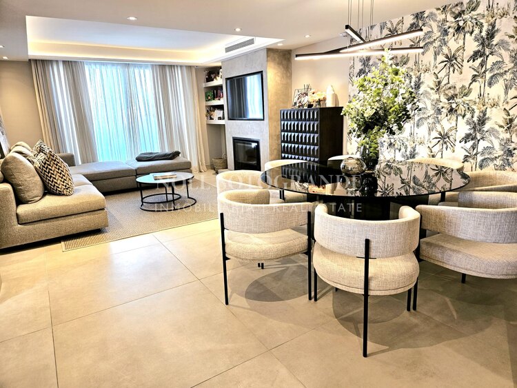 Superb, refurbished, contemporary 3 bedroom corner townhouse San Pedro beachside!