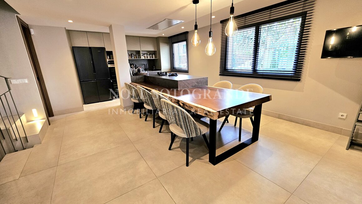 Superb, refurbished, contemporary 3 bedroom corner townhouse San Pedro beachside!