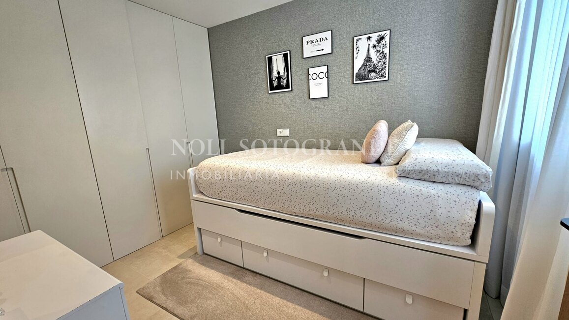 Superb, refurbished, contemporary 3 bedroom corner townhouse San Pedro beachside!