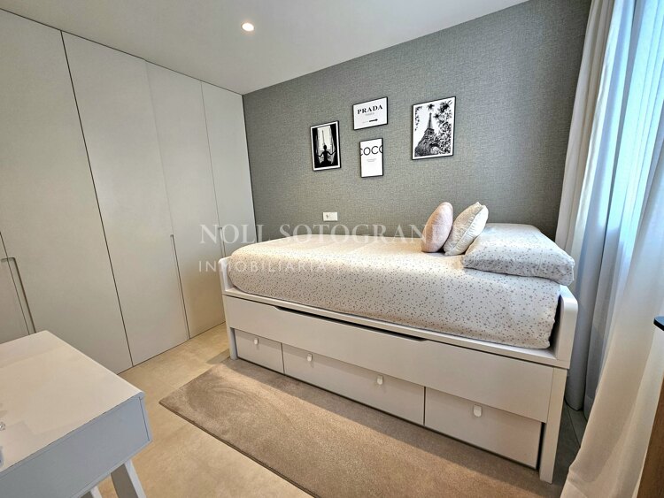 Superb, refurbished, contemporary 3 bedroom corner townhouse San Pedro beachside!