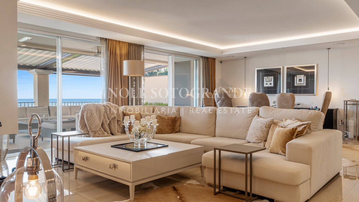 Contemporary 4-bedroom duplex penthouse with solarium and sea views in Los Almendros, Benahavis