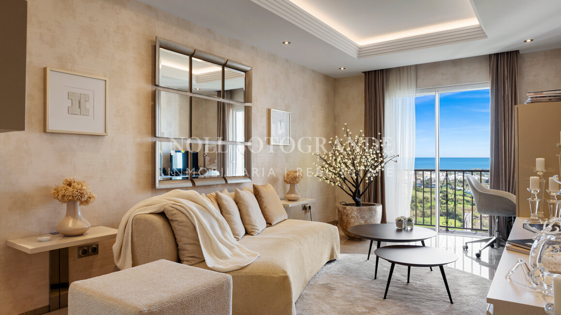 Contemporary 4-bedroom duplex penthouse with solarium and sea views in Los Almendros, Benahavis