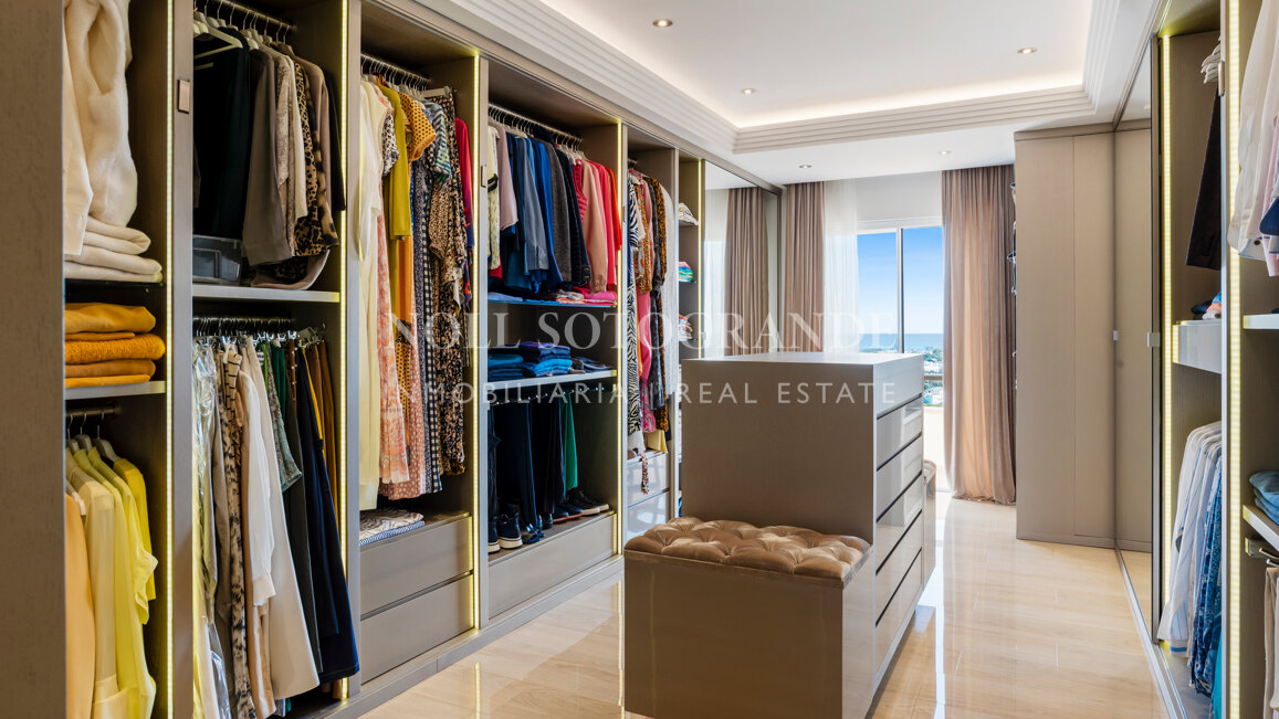 Contemporary 4-bedroom duplex penthouse with solarium and sea views in Los Almendros, Benahavis