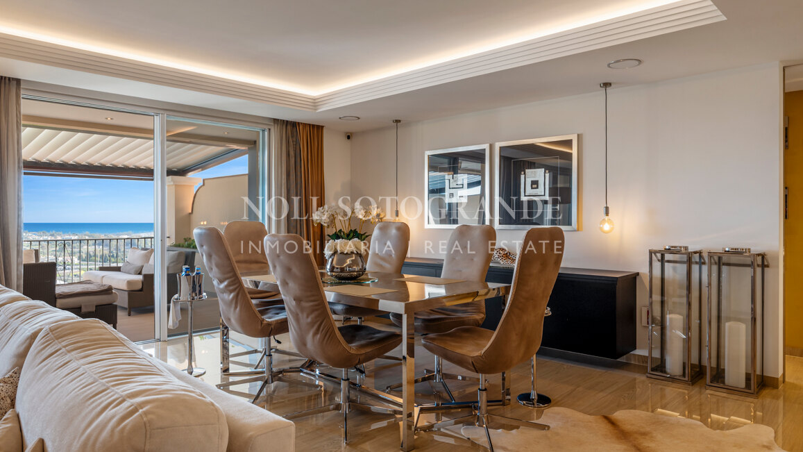 Contemporary 4-bedroom duplex penthouse with solarium and sea views in Los Almendros, Benahavis