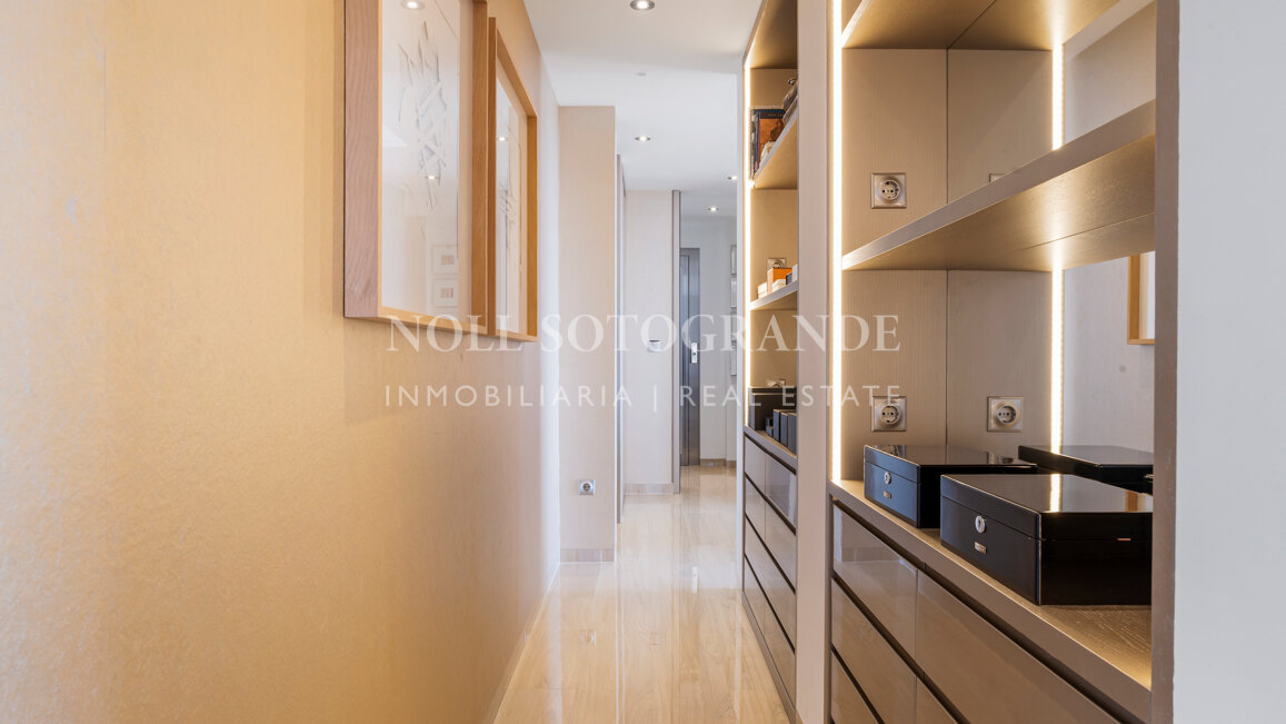 Contemporary 4-bedroom duplex penthouse with solarium and sea views in Los Almendros, Benahavis