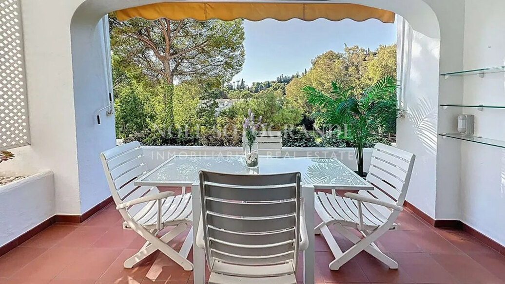 Front line La Quinta Golf 2-bedroom apartment within walking distance to the Golf Course and 5* amenities