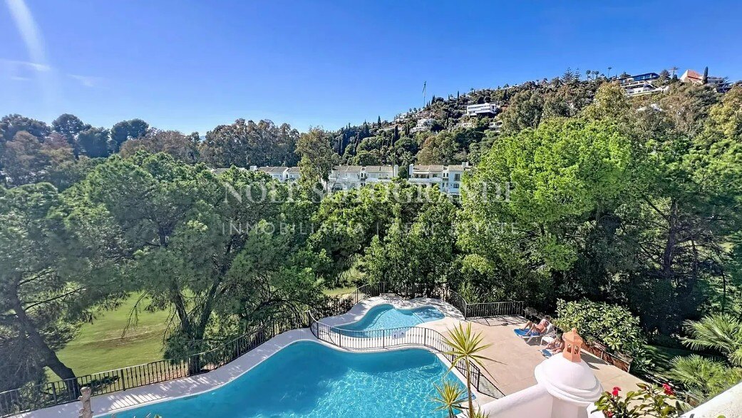 Front line La Quinta Golf 2-bedroom apartment within walking distance to the Golf Course and 5* amenities