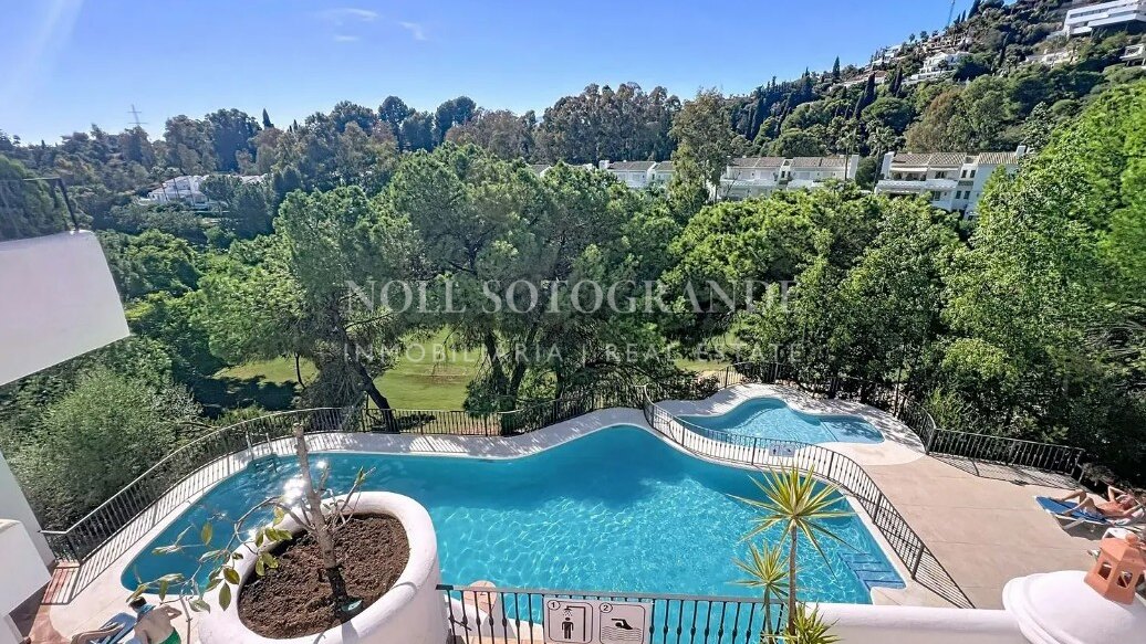 Front line La Quinta Golf 2-bedroom apartment within walking distance to the Golf Course and 5* amenities