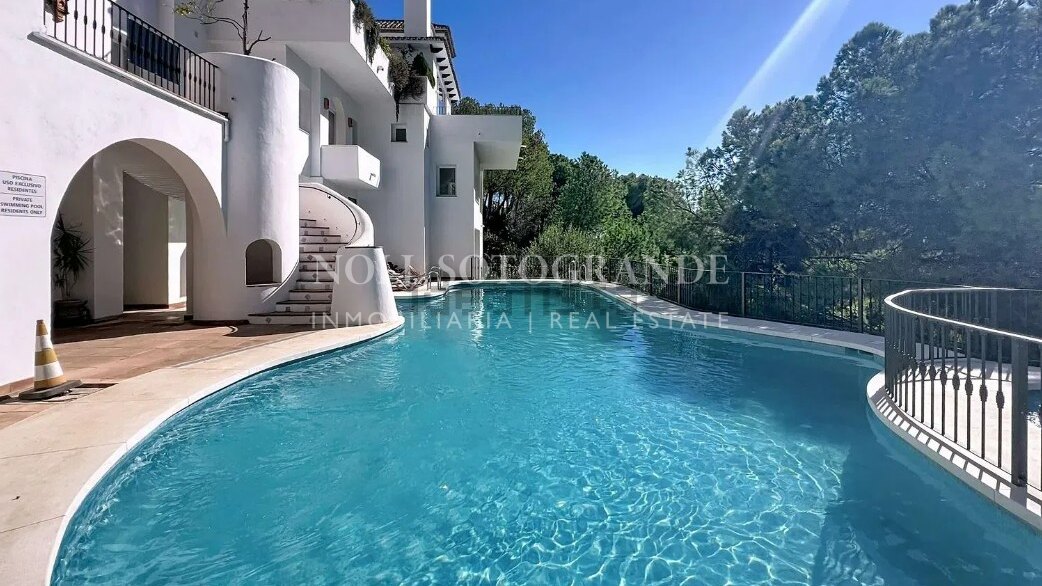 Front line La Quinta Golf 2-bedroom apartment within walking distance to the Golf Course and 5* amenities