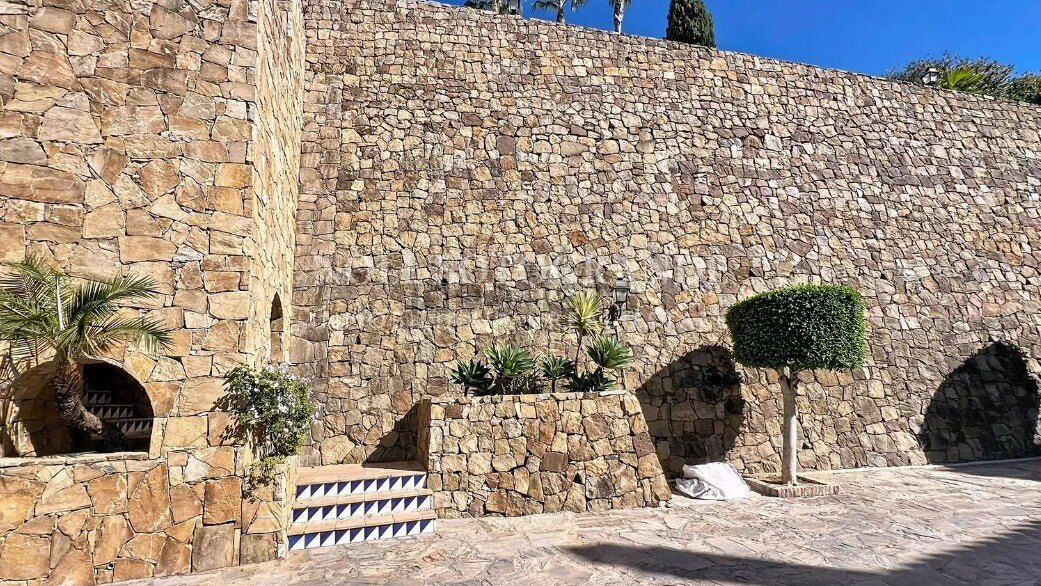 Front line La Quinta Golf 2-bedroom apartment within walking distance to the Golf Course and 5* amenities