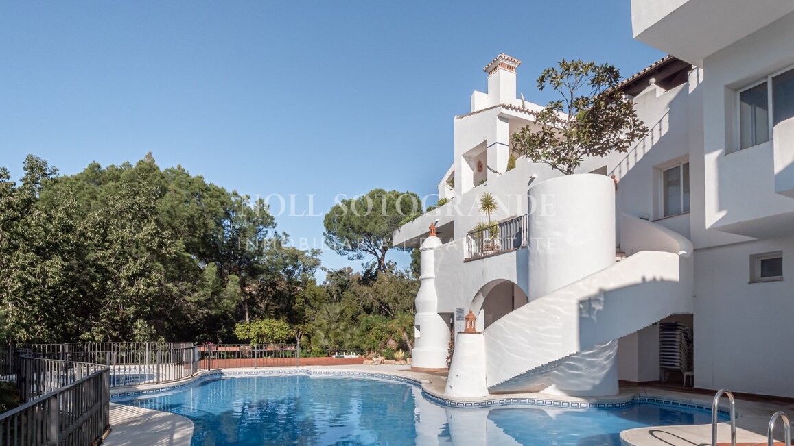 Front line La Quinta Golf 2-bedroom apartment within walking distance to the Golf Course and 5* amenities