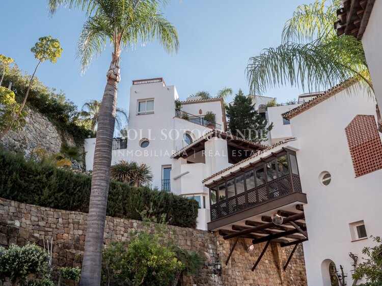 Front line La Quinta Golf 2-bedroom apartment within walking distance to the Golf Course and 5* amenities