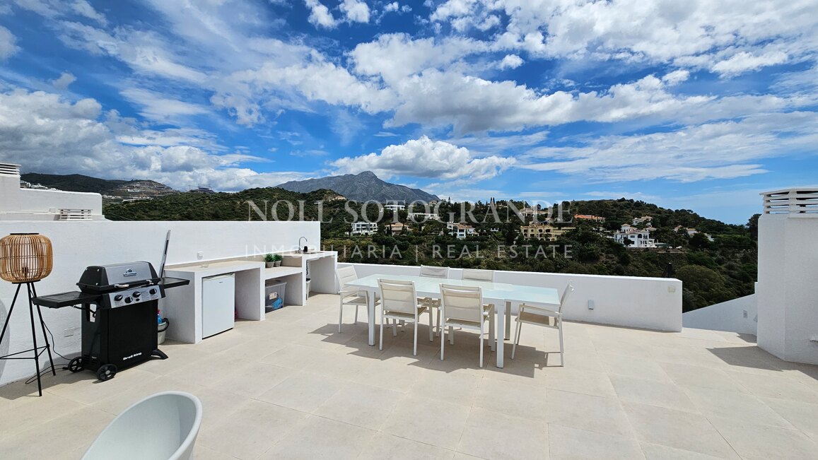 Recently renovated golf penthouse with great views in La Quinta, Benahavis