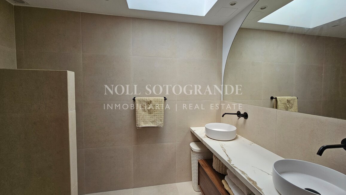 Recently renovated golf penthouse with great views in La Quinta, Benahavis