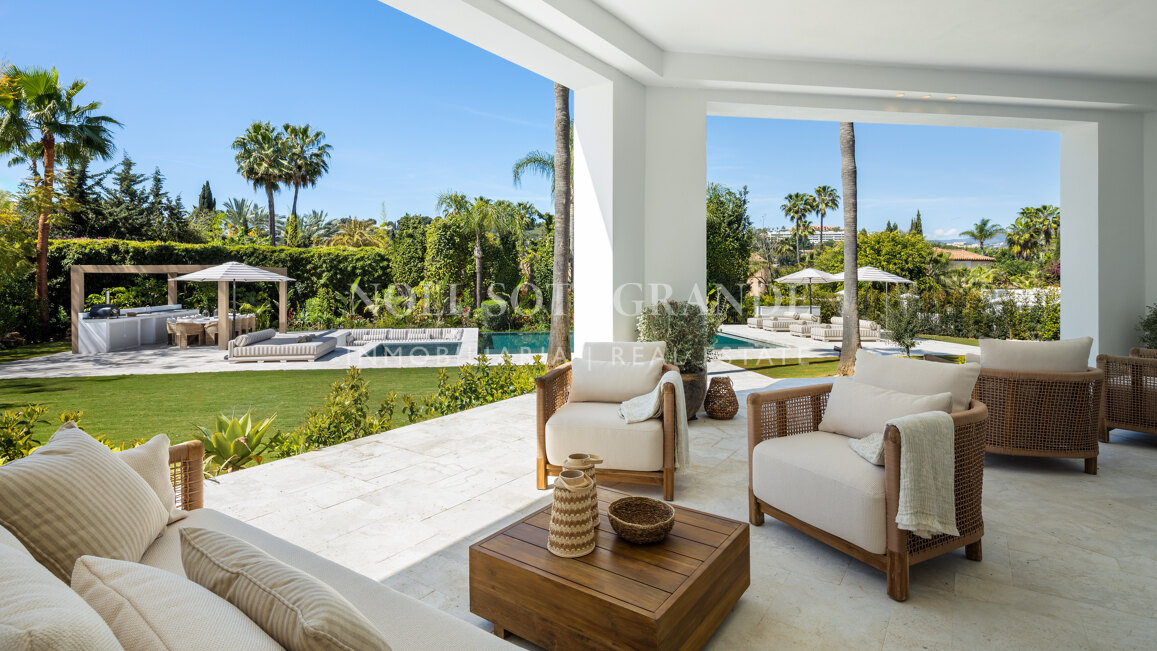 Villa zum Verkauf in Las Brisas, Nueva Andalucia