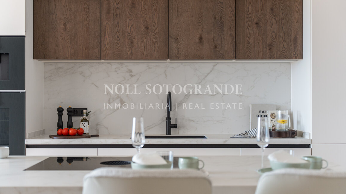 Newly renovated 4 bedroom duplex with sea and golf views in Nueva Andalucía, Marbella