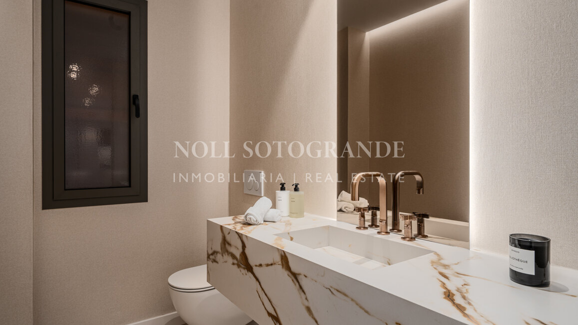 Newly renovated 4 bedroom duplex with sea and golf views in Nueva Andalucía, Marbella