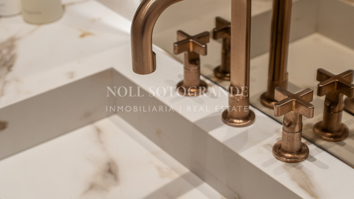 Newly renovated 4 bedroom duplex with sea and golf views in Nueva Andalucía, Marbella