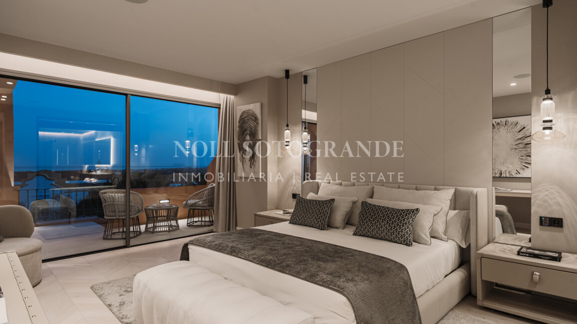 Newly renovated 4 bedroom duplex with sea and golf views in Nueva Andalucía, Marbella