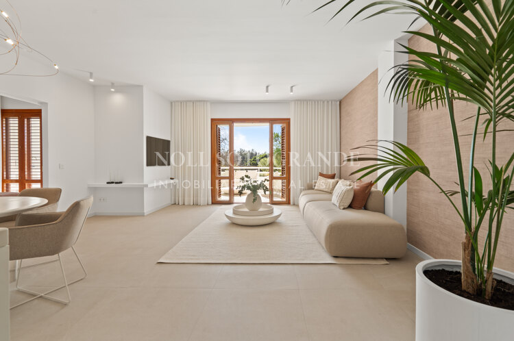 Renovated 3 bedroom frontline golf apartment in Nueva Andalucia, Marbella