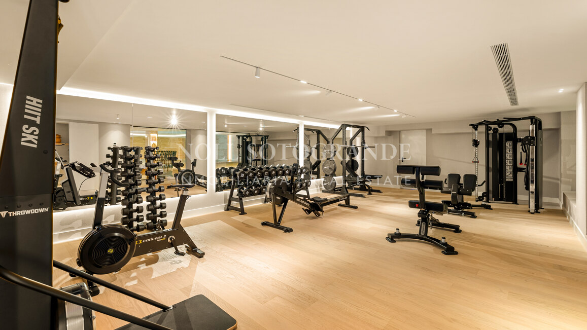 Villa zum Verkauf in Las Brisas, Nueva Andalucia