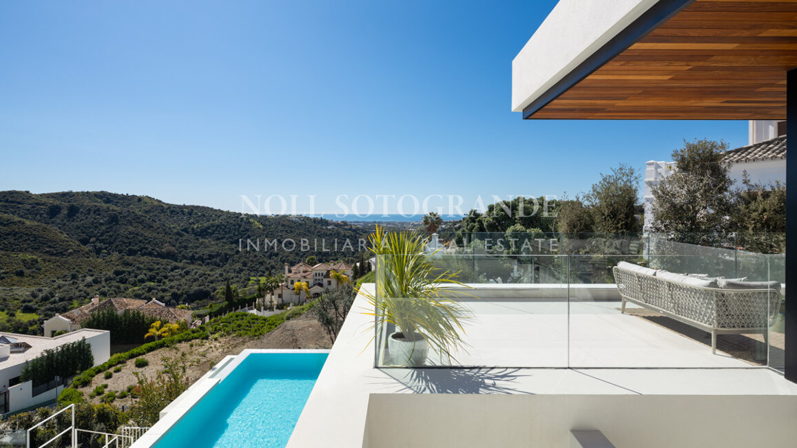 Brand new south facing 6-bedroom villa with panoramic sea views in La Quinta, Benahavis