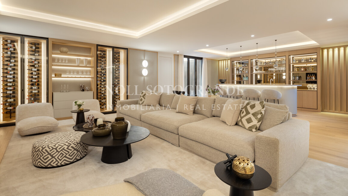 Villa for sale in Monte Halcones, Benahavis