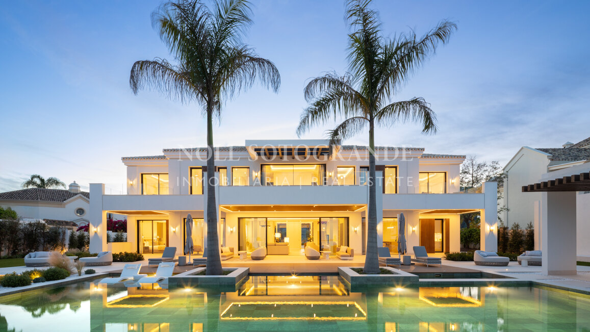 Villa for sale in Monte Halcones, Benahavis