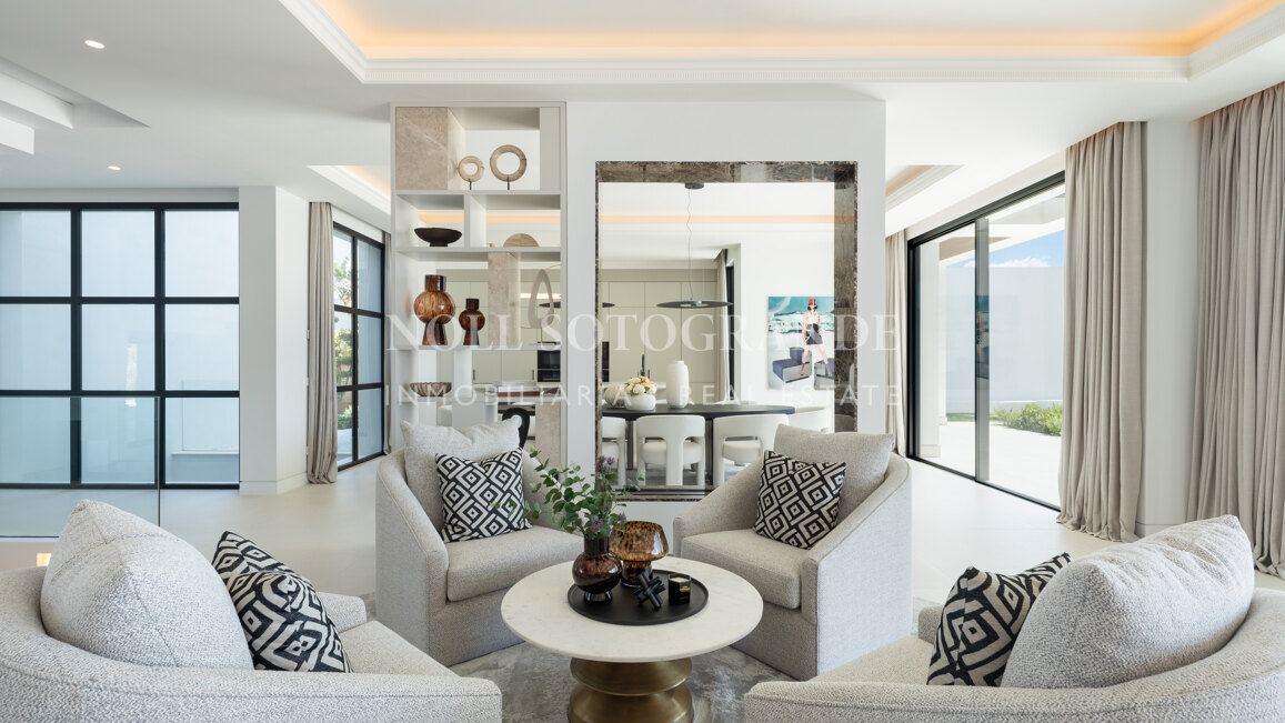 Villa for sale in Monte Halcones, Benahavis